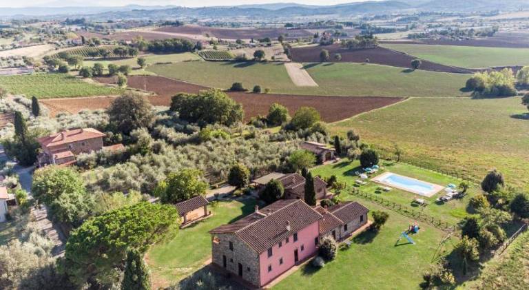 Farm with yard, pool & patio in Marciano della Chiana