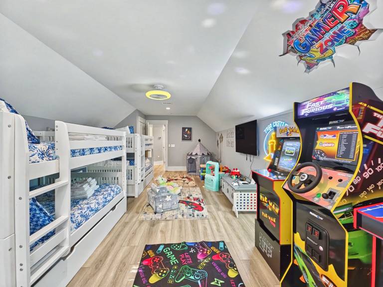 Family-oriented pleasant vacation home with barbecue & private pool | Pets allowed — photo 5
