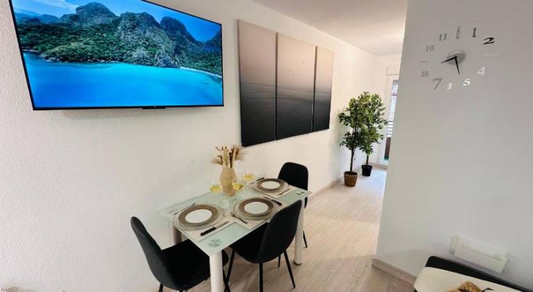 Fully equipped charming rental apartment with patio | Close to Cathedral-Basilica of Our Lady of the Pillar | Pets are welcome — photo 2