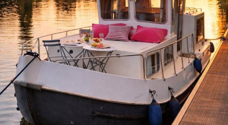 Boat with 2 rooms for 5 persons in Beaune