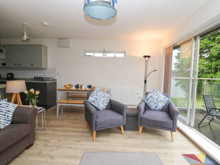 Family-oriented wonderful cottage with yard | Beach view | Close to the beach | Pets allowed — photo 4