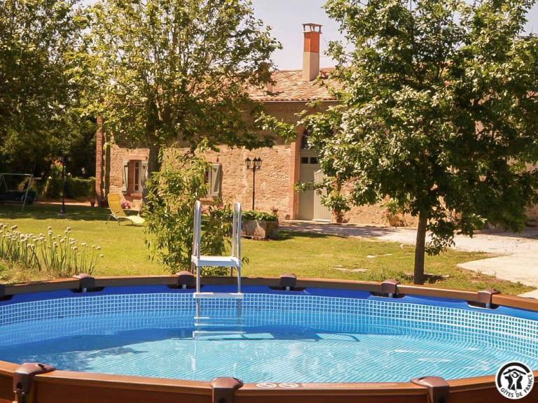 Gite with barbeque, patio & private pool in Castres