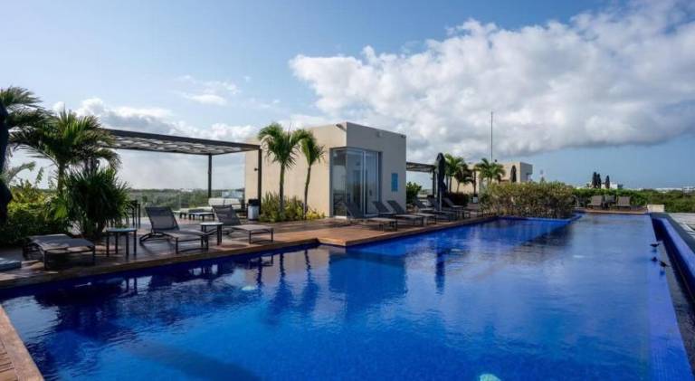 Apartment with pool — photo 4