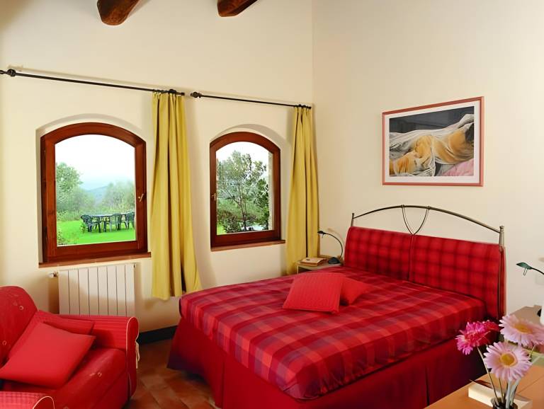 Child-friendly spacious vacation home with pool, patio & barbeque | Pets allowed in Poggibonsi