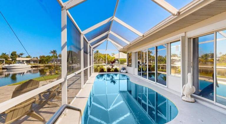 House with pool | Pets are welcome — photo 3