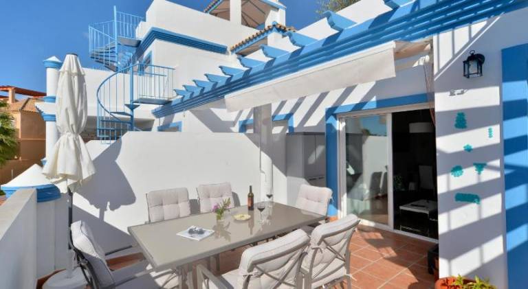 Apartment with pool in Estepona