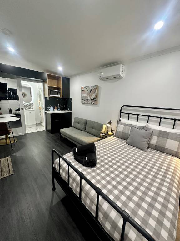 Cabin  West Ipswich