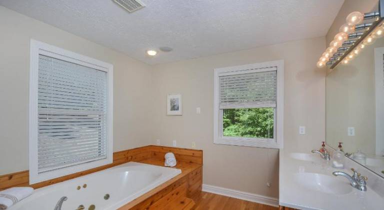 Spacious vacation home with pool | Pets are welcome — photo 5