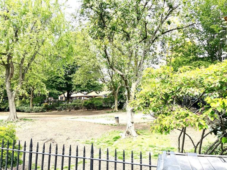 Notting Hill Luxury 2-4Br / 2 Roof Terraces in London, KY