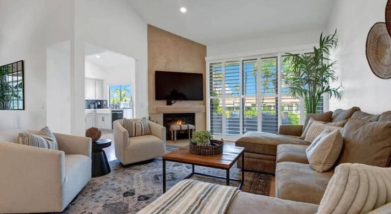 Pleasant vacation home with jacuzzi & pool | Good for workation | Pets allowed in Palm Desert, CA