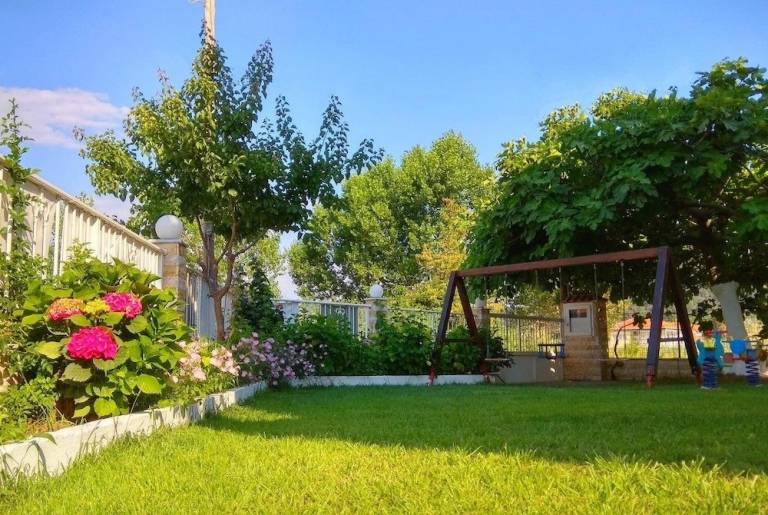 Απαρχοτέλ  Chrisi Ammoudia