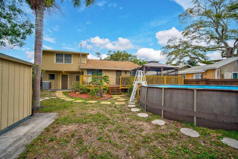 House with barbecue & private pool | City view — photo 5