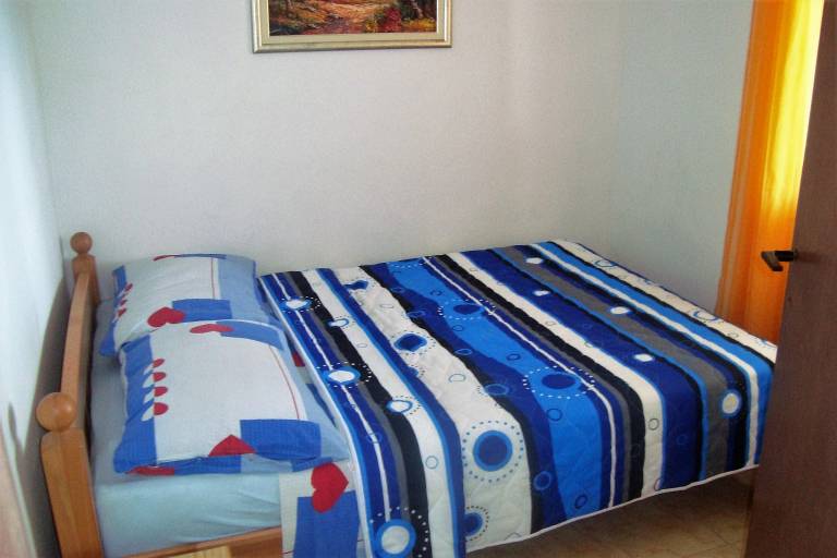 Two bedroom apartment near beach Cove Skozanje, Hvar (A-4624-b) — photo 4