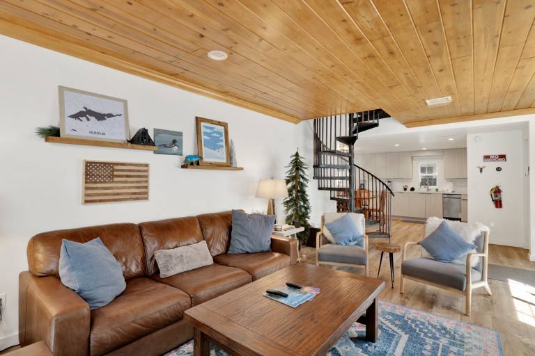 Family-oriented nice cabin with grill & jacuzzi | Lake view | Dogs allowed — photo 3