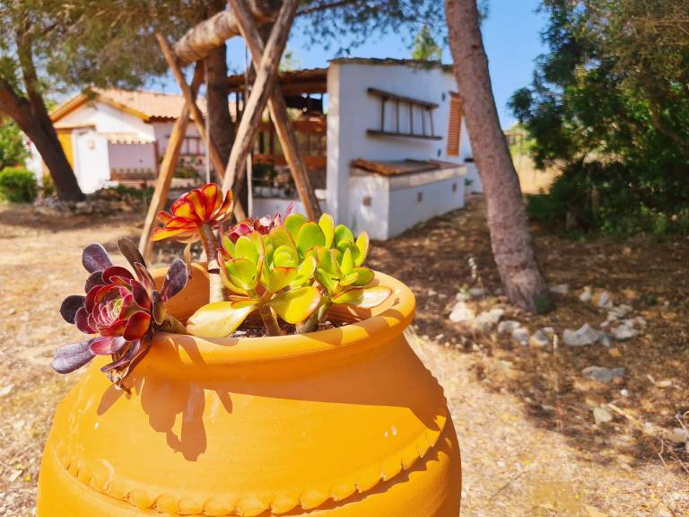 Vacation home with BBQ, patio & garden | Mountain view — photo 4