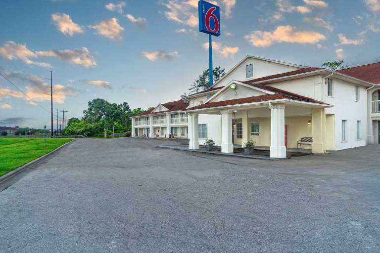 Motel 6 Livingston, TX in Livingston, TX