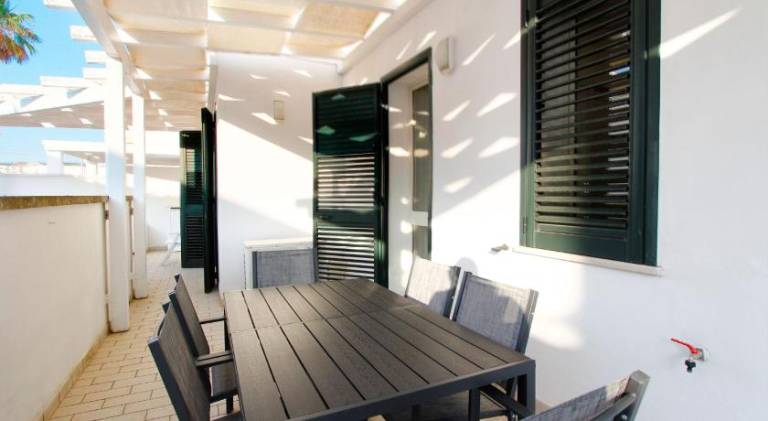Apartment with pool — photo 4