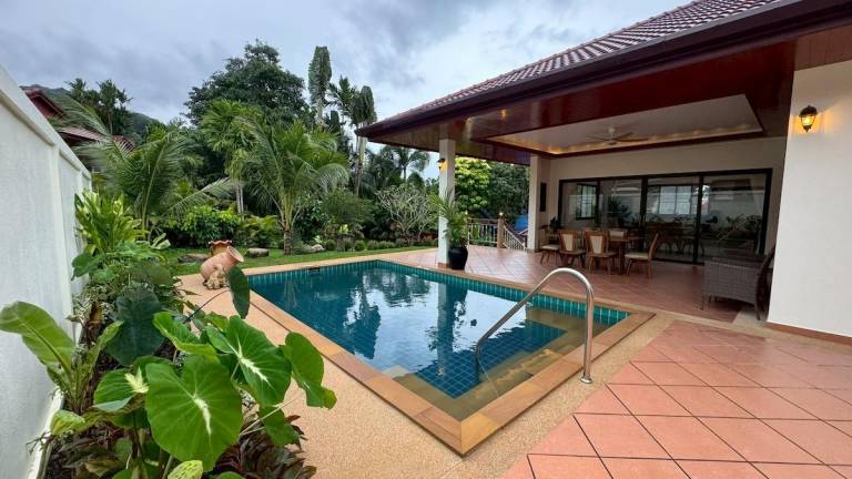 Villa with BBQ, garden & pool in Karon