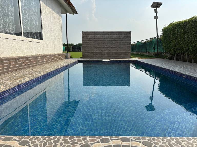 Beautiful farm with pool, barbeque & yard | Good for workation | Pets are welcome in Noida
