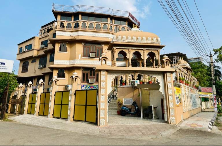 Hotel Empire Palace - Near Fatehsagar Lake in Udaipur