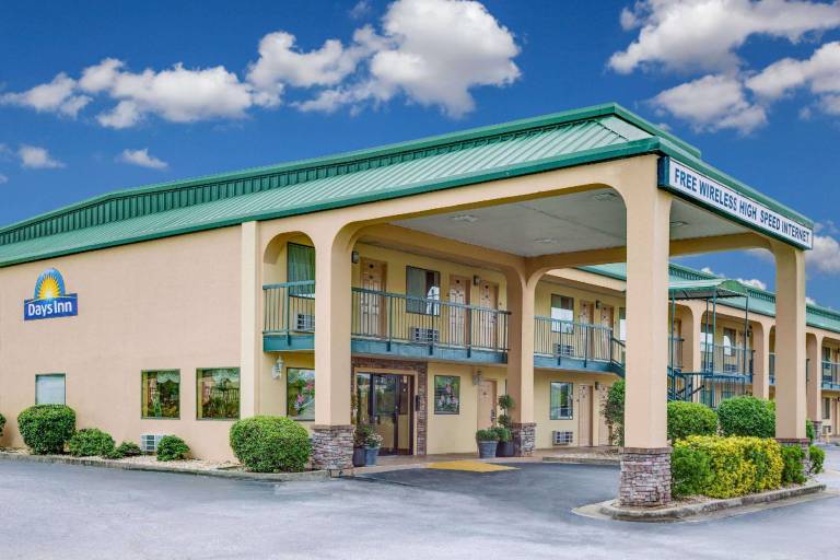 Days Inn by Wyndham Macon I-475 in Macon, GA