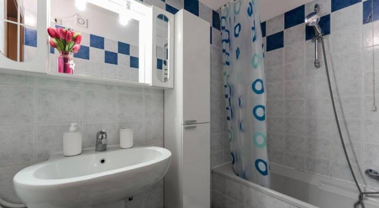 Apartment with pool — photo 2