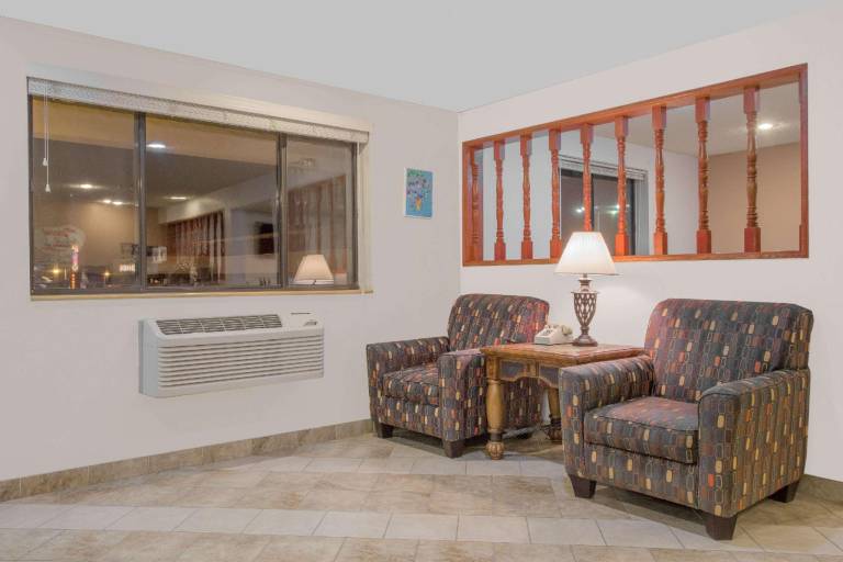 Super 8 By Wyndham Winnemucca Nv — photo 2