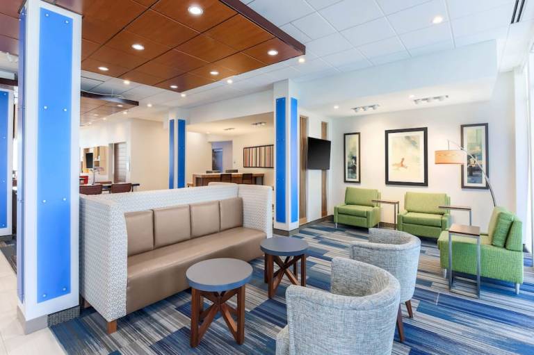 Holiday Inn Express & Suites Chicago O Hare Airport by IHG
