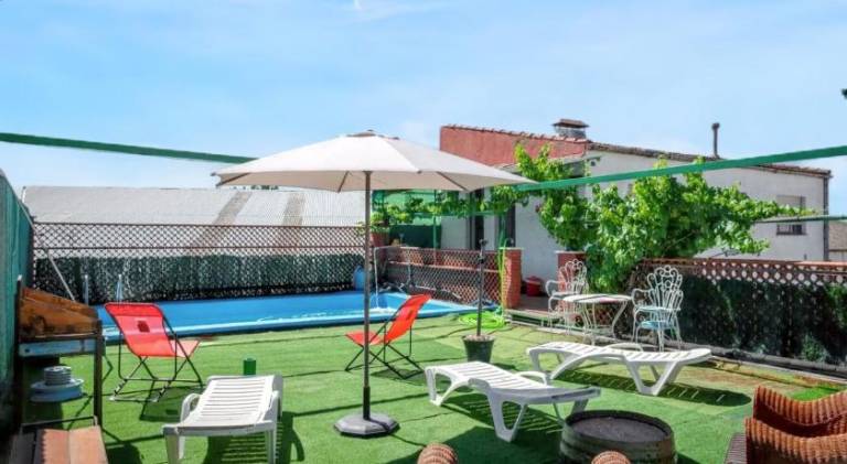 Villa with barbeque, private pool & patio in Salamanca