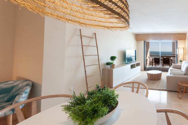 Apartment with pool, garden & patio — photo 5