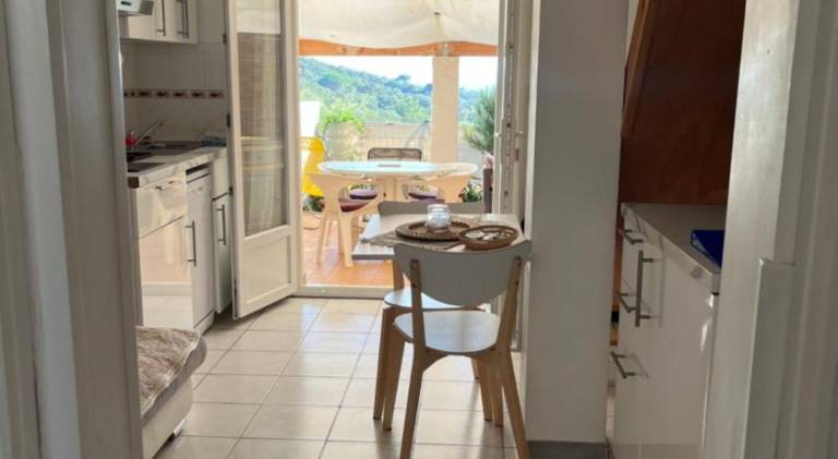 Holiday apartment with jacuzzi, terrace & garden — photo 5