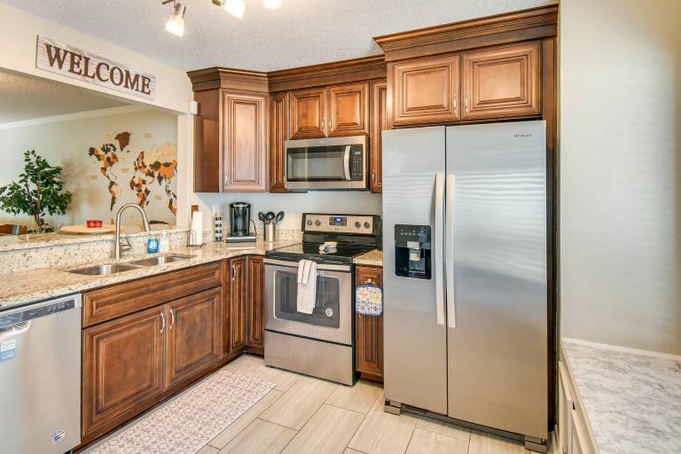 5 Mi to NAS Oceana: Townhome w/ Fenced Yard! — photo 2