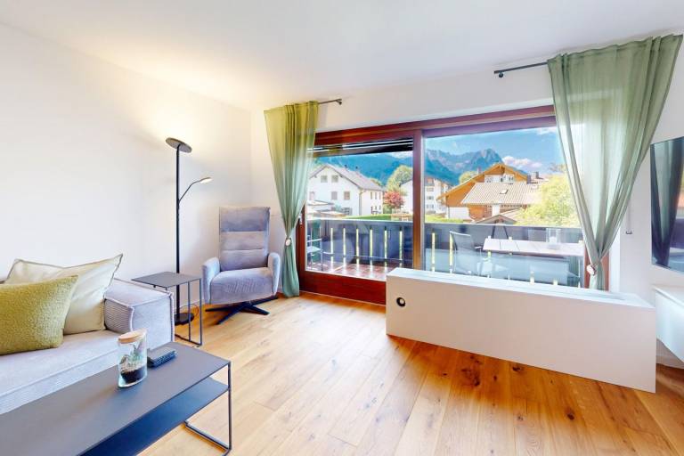 Münchner5 – Stylish Holiday Apartment with Balcony Mountain Views in Garmisch in Garmisch-Partenkirchen
