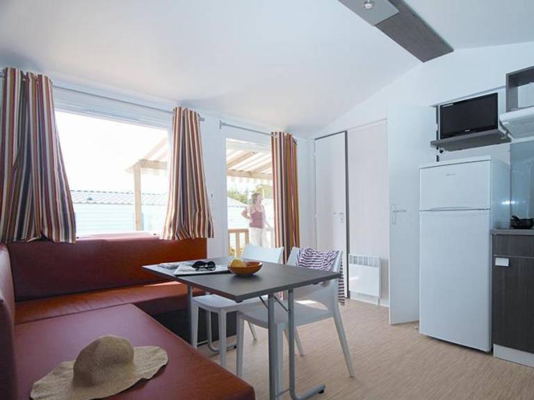 Children-friendly mobile home with terrace & heated pool | Pet-friendly — photo 5