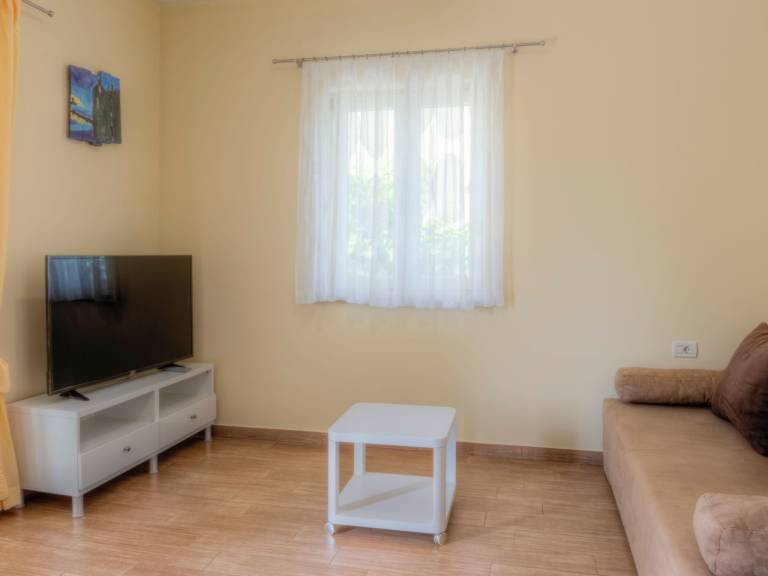 Apartment with BBQ & terrace — photo 5