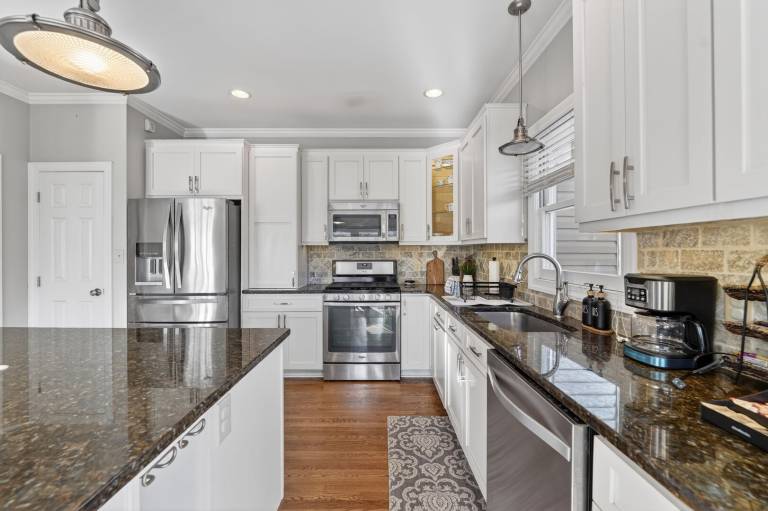 Family-friendly nice condo | Pets are welcome — photo 2