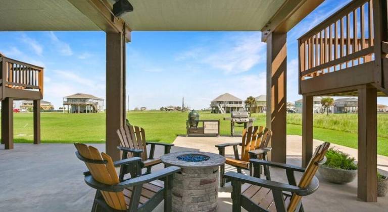 Dancing with Waves Beach House with 3 bedrooms and 2 baths — photo 4