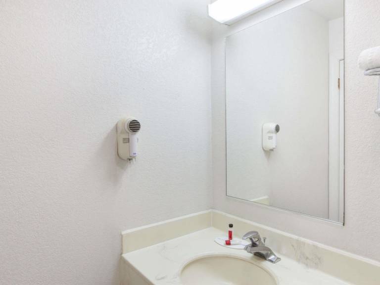 Travelodge by Wyndham Los Banos CA — photo 5