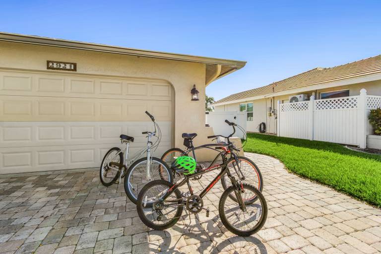 Family-oriented house with grill & private pool | Water view | Pets are welcome — photo 5