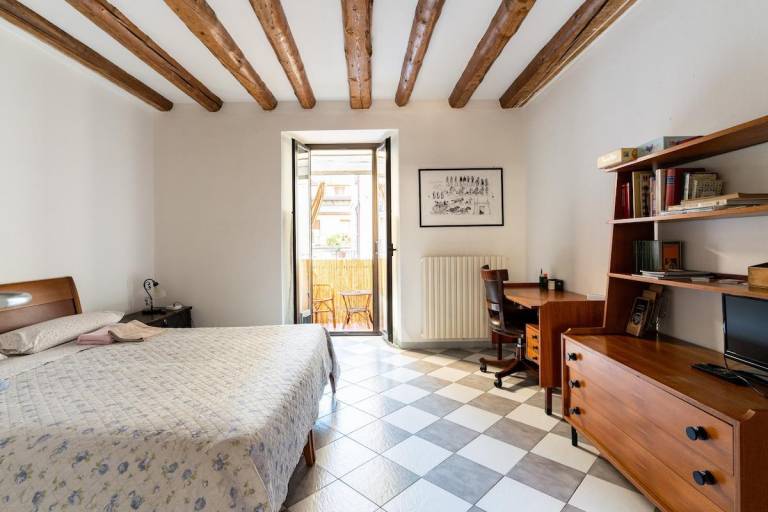 Holiday apartment with yard & patio in Bergamo