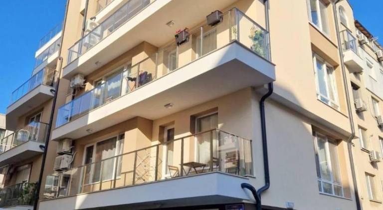 Apartment with terrace — photo 2