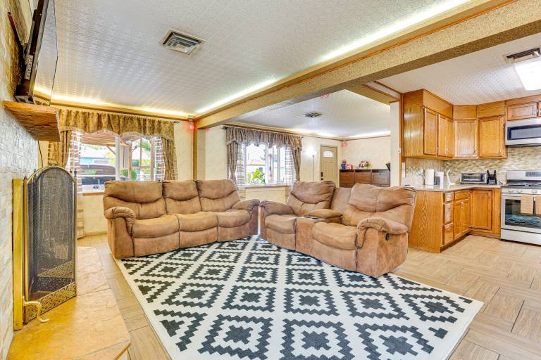 Pet-Friendly Home Near Downtown Henderson — photo 5
