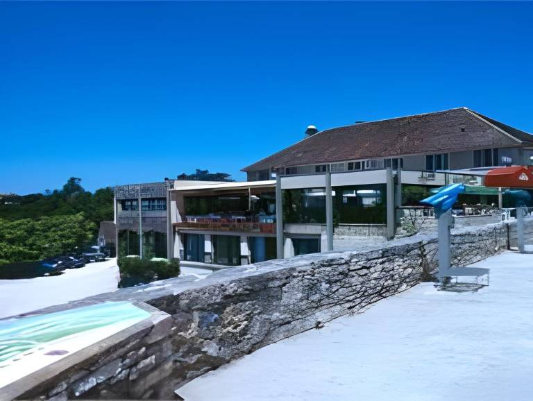 Logis Hotels - Le Belvedere - Hotel 2 etoiles et Restaurant in Lacave