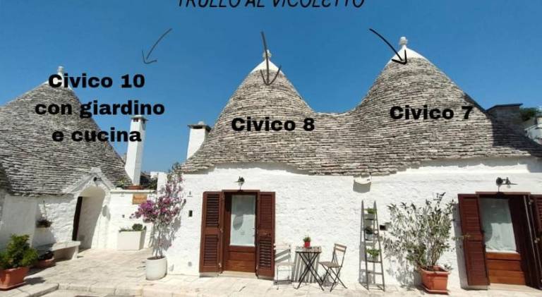 Trullo al vicoletto al civico 10, civico 8, civico 7 in Alberobello