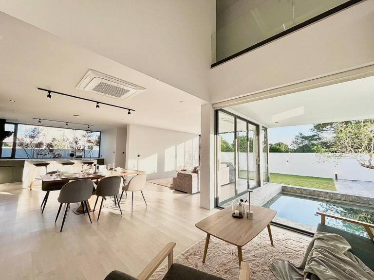 Vacation home with pool, hot tub & terrace | Perfect for remote work — photo 3