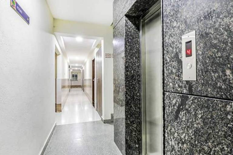 Fabhotel Comfort Inn