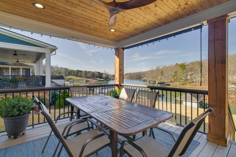 Relax on the lake next to your Moneta vacation home - HomeToGo
