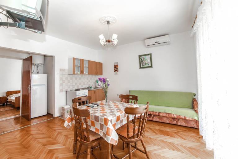 Beautiful apartment with grill, fast internet & garden | Pets allowed — photo 5