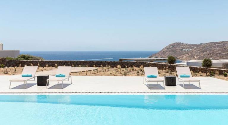 Villa with patio, grill & yard in Mykonos