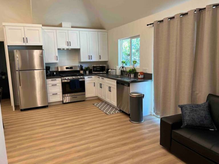 House  La Verne